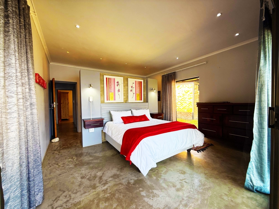 5 Bedroom Property for Sale in Viljoenskroon Rural Free State